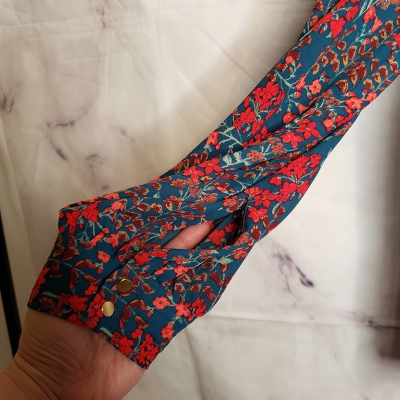 AVA & VIV Floral Pleated Long Sleeve Blouse X - Picture 3 of 10